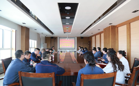 標(biāo)題：華德牧草公司召開(kāi)2024年全面從嚴(yán)治黨工作會(huì)議
瀏覽次數(shù)：1150
發(fā)表時(shí)間：2024-04-01