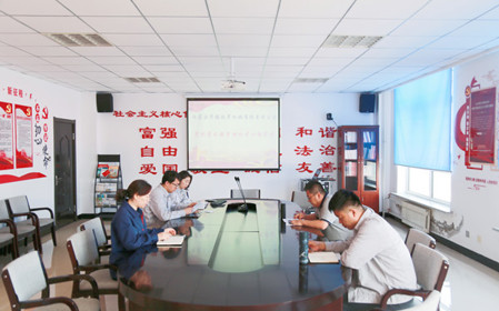 標(biāo)題：華德牧草公司黨委開展黨紀(jì)學(xué)習(xí)教育專題學(xué)習(xí)
瀏覽次數(shù)：842
發(fā)表時(shí)間：2024-05-24